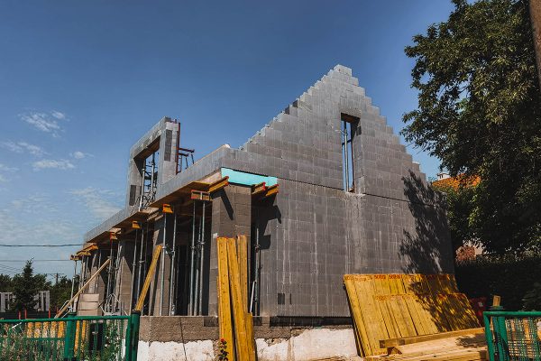 Alsóörs építkezés - oromfal, térdfal